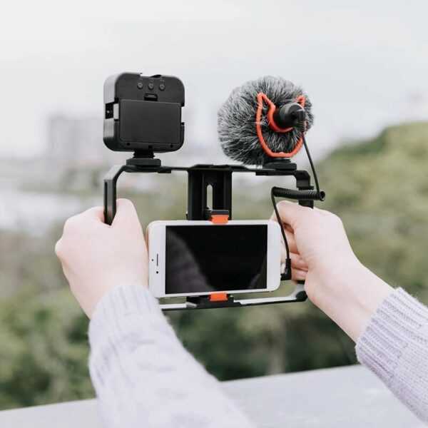 YELANGU PC201 / PC202 Smartphone-Rahmen Video-Rig Smartphone Vlogging Handy-Filme Mount Stabilizer mit Mikrofon Fülllich